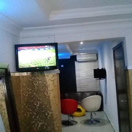Theodawn Hotels @ Suite 29 Ikeja Exterior photo