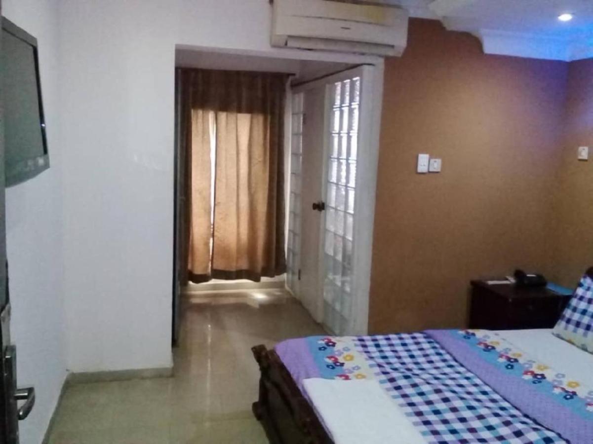 Theodawn Hotels @ Suite 29 Ikeja Exterior photo