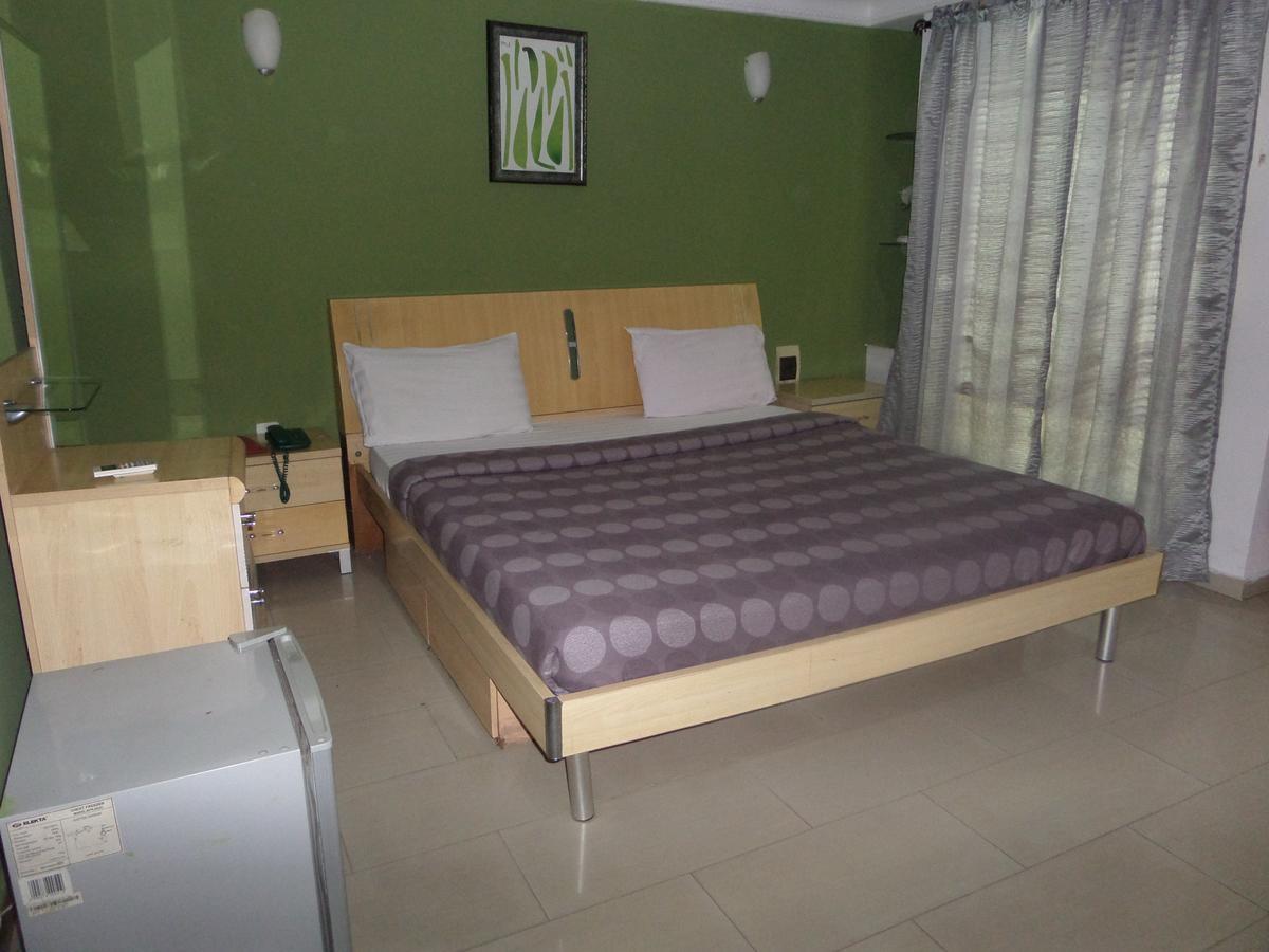 Theodawn Hotels @ Suite 29 Ikeja Exterior photo