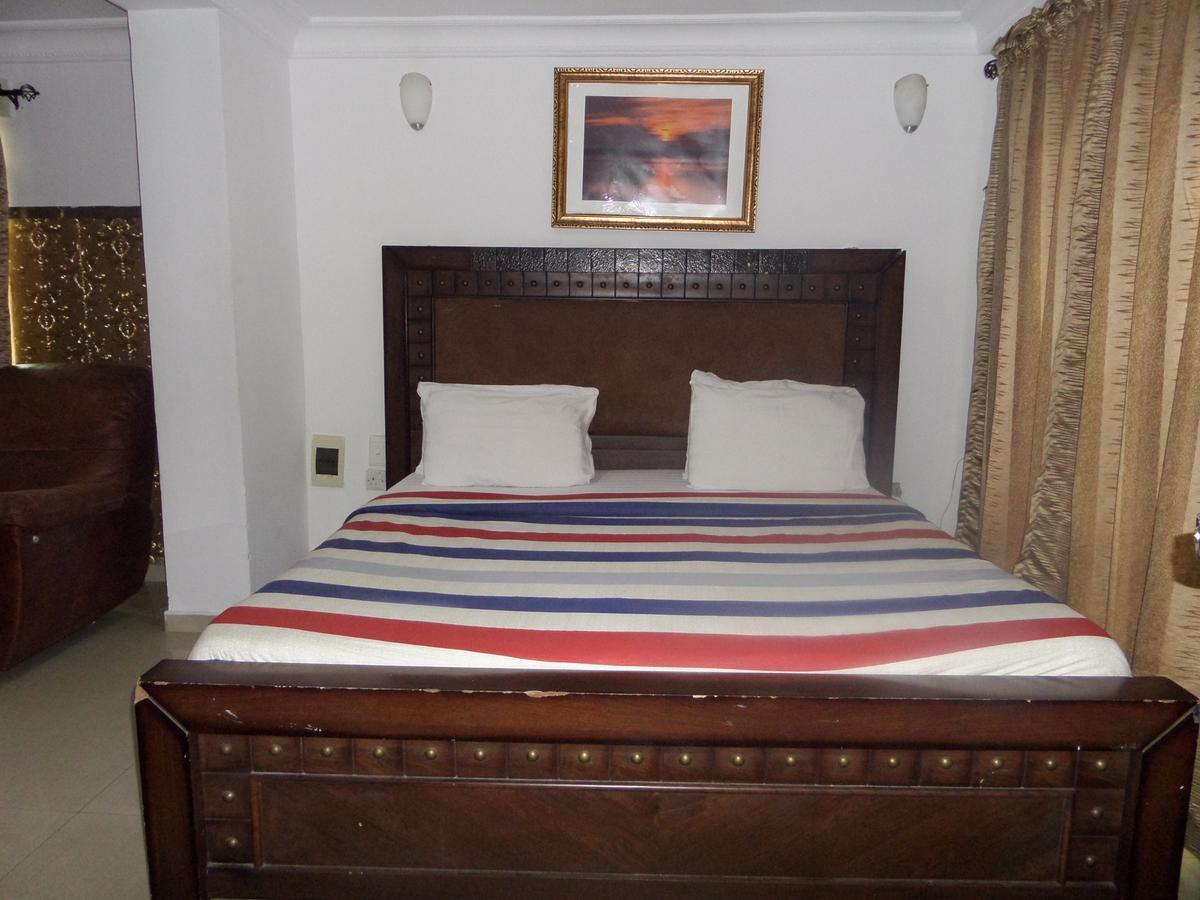 Theodawn Hotels @ Suite 29 Ikeja Exterior photo