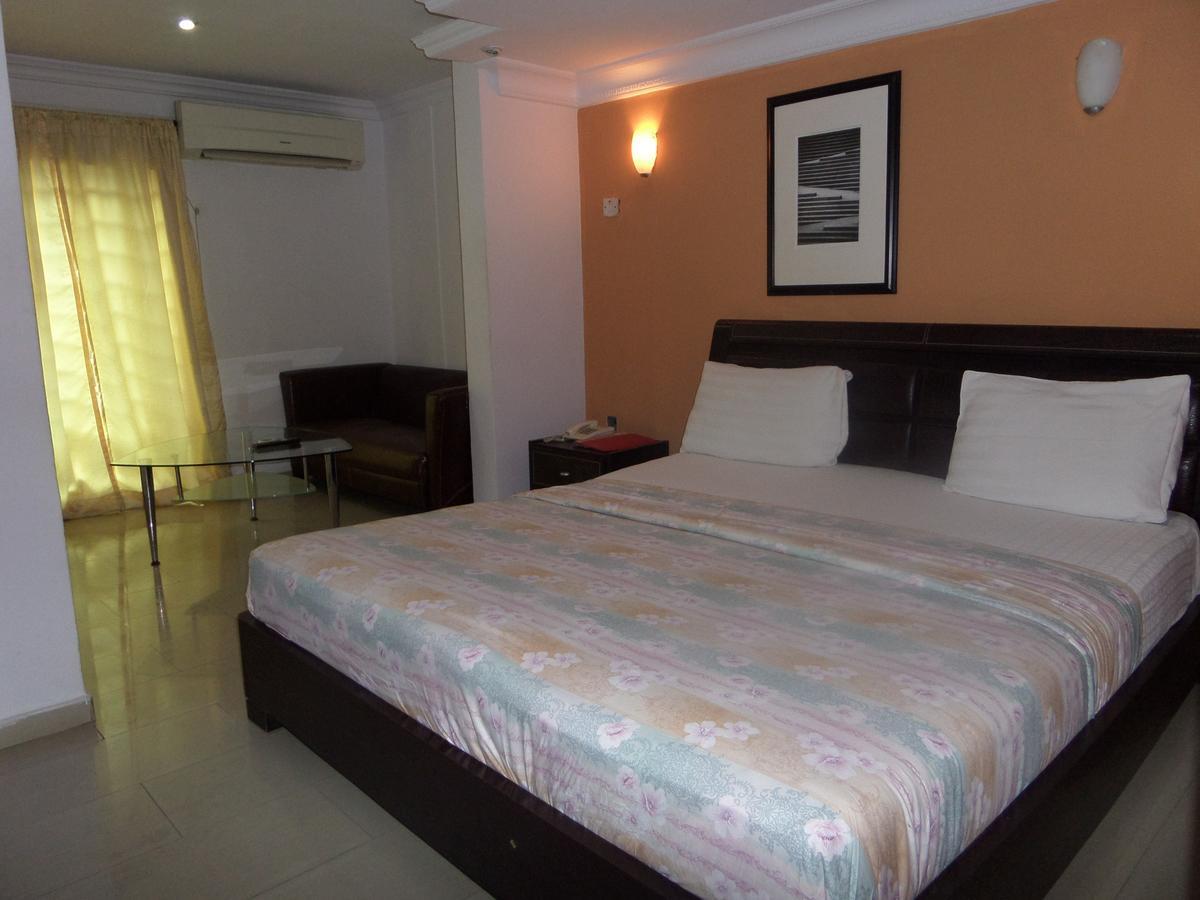Theodawn Hotels @ Suite 29 Ikeja Exterior photo