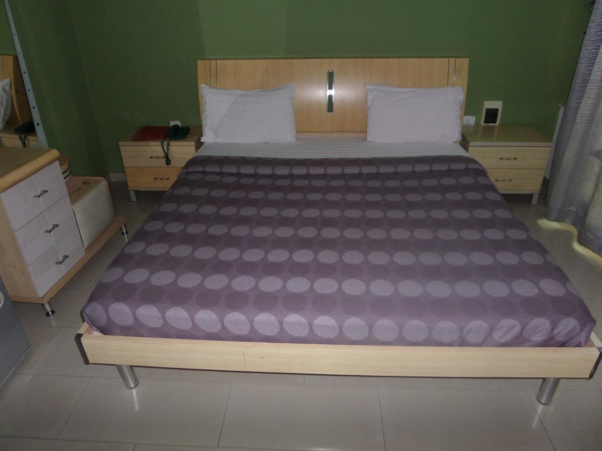 Theodawn Hotels @ Suite 29 Ikeja Exterior photo