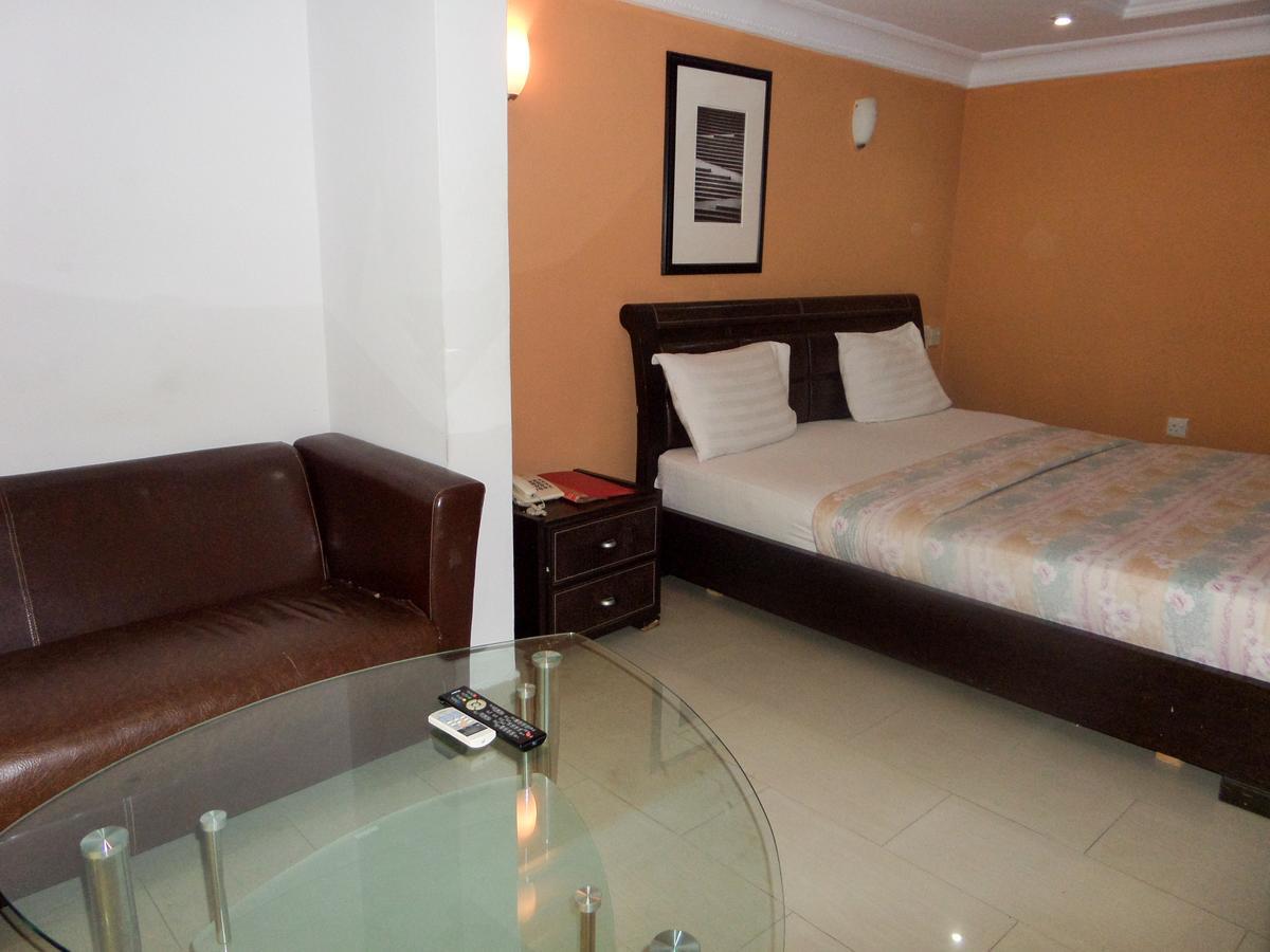 Theodawn Hotels @ Suite 29 Ikeja Exterior photo