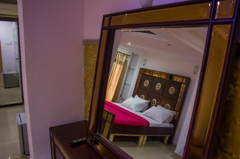 Theodawn Hotels @ Suite 29 Ikeja Exterior photo