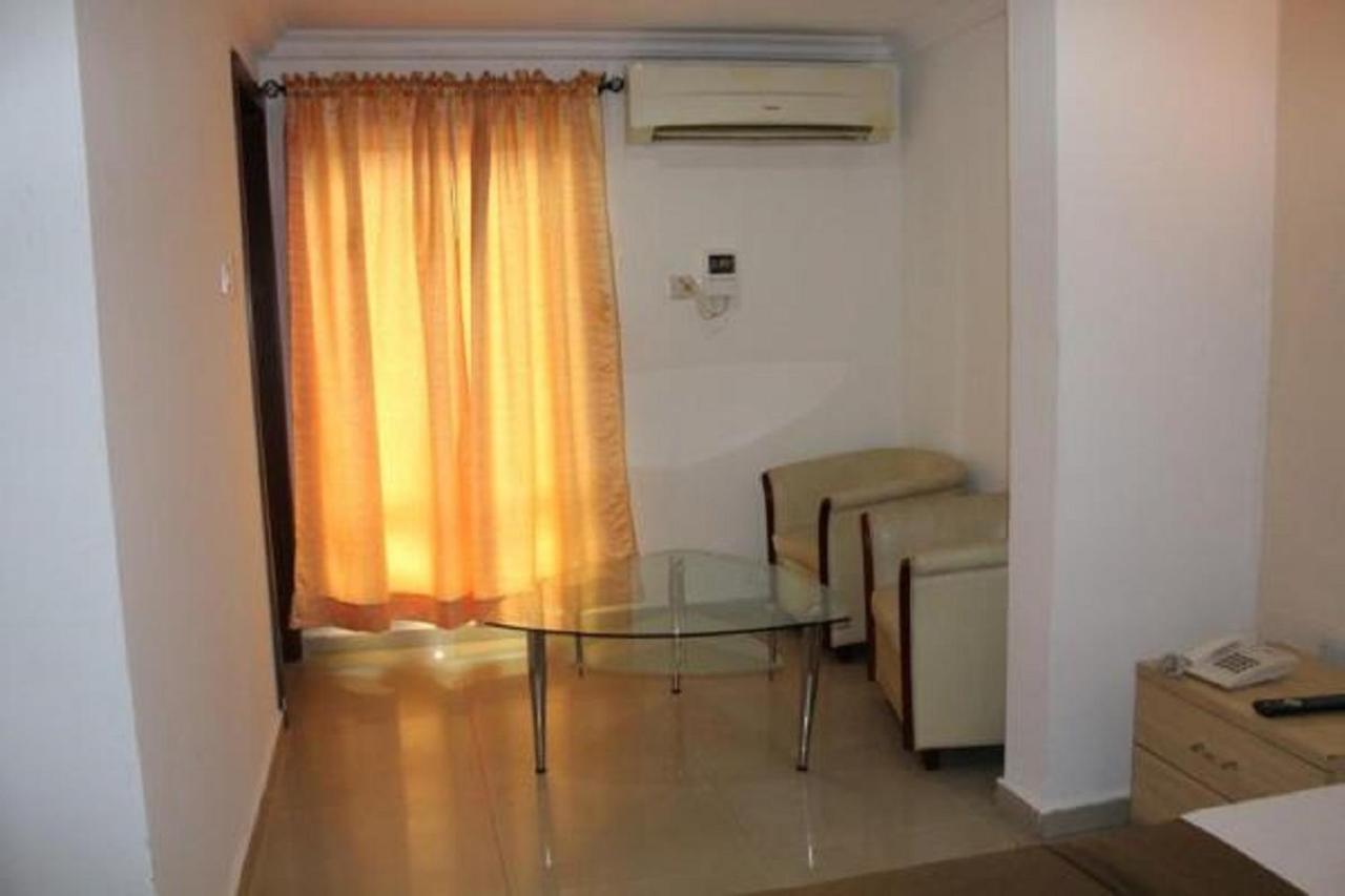 Theodawn Hotels @ Suite 29 Ikeja Exterior photo