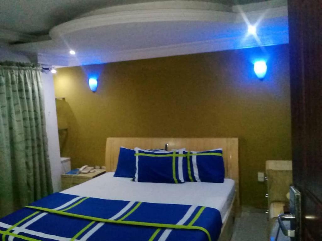 Theodawn Hotels @ Suite 29 Ikeja Exterior photo