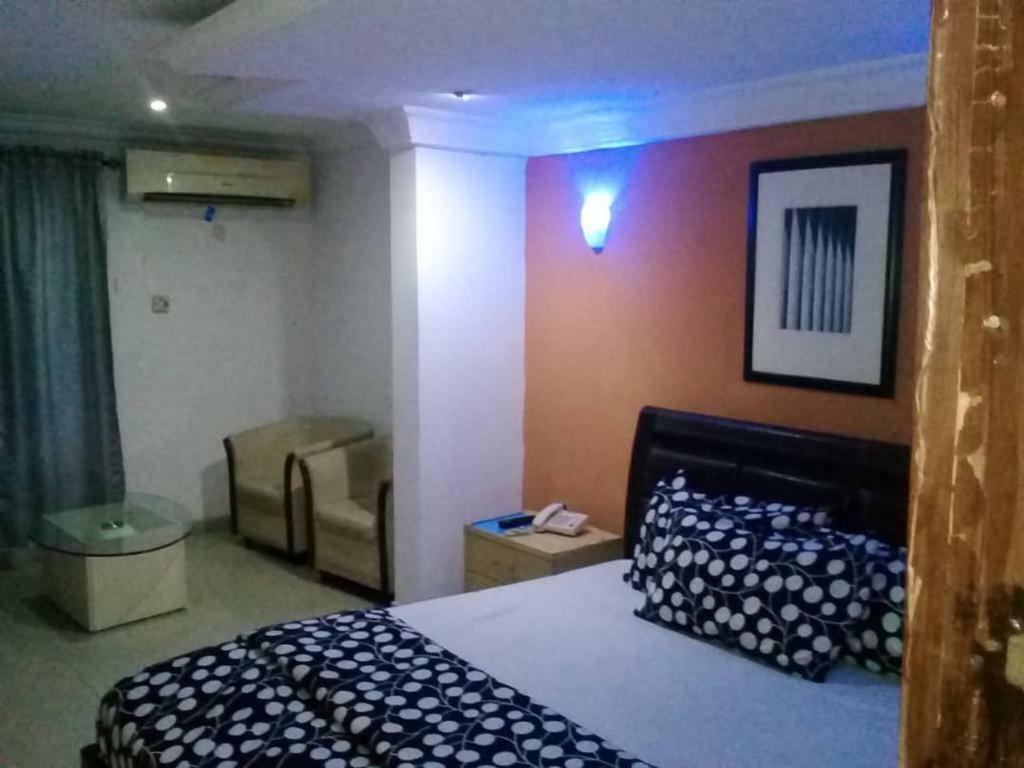 Theodawn Hotels @ Suite 29 Ikeja Exterior photo